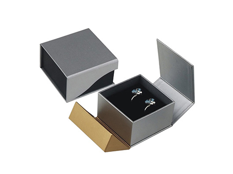 Custom Magnetic Gift Boxes